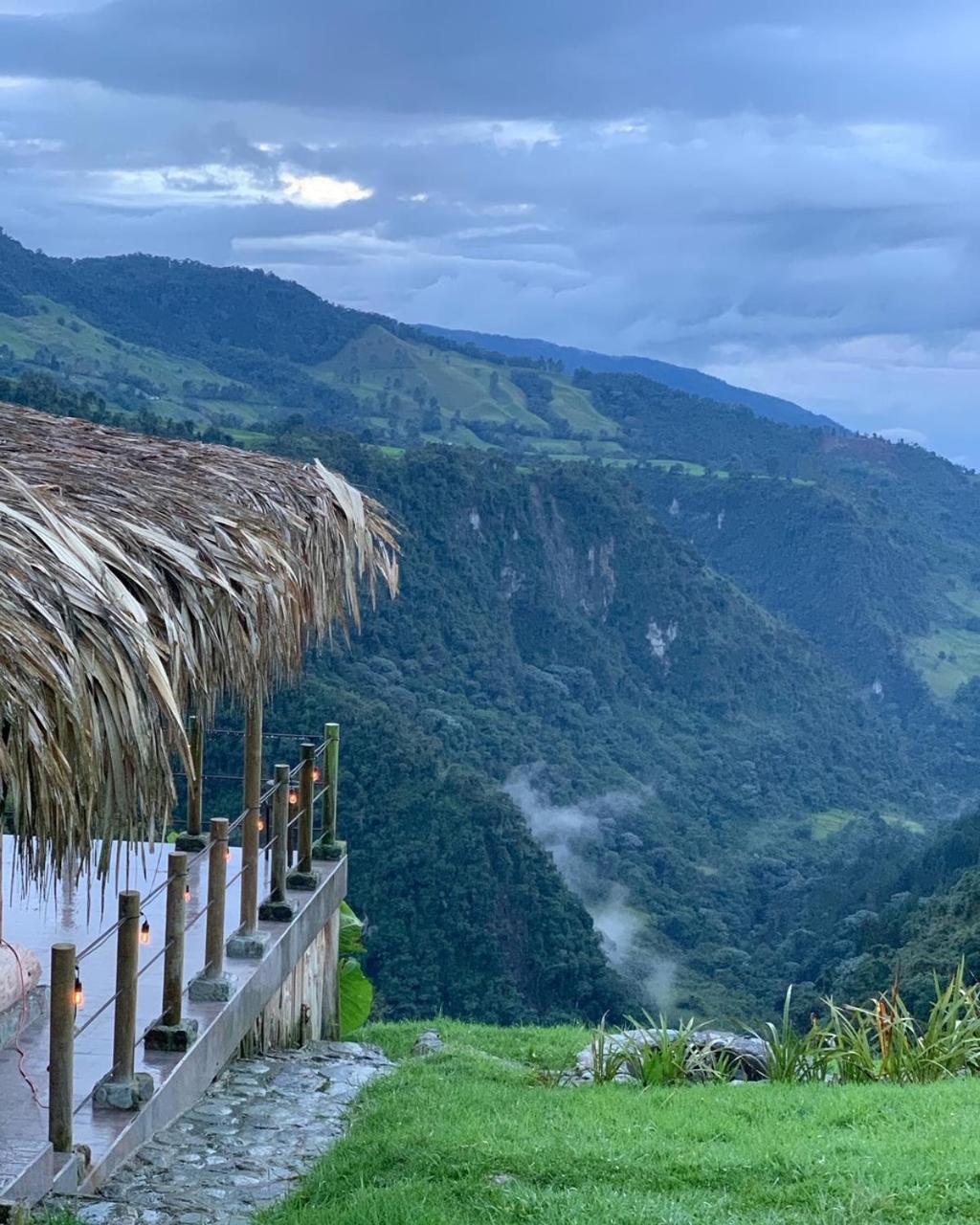 Hostal La Laguna Villamaría Exteriör bild