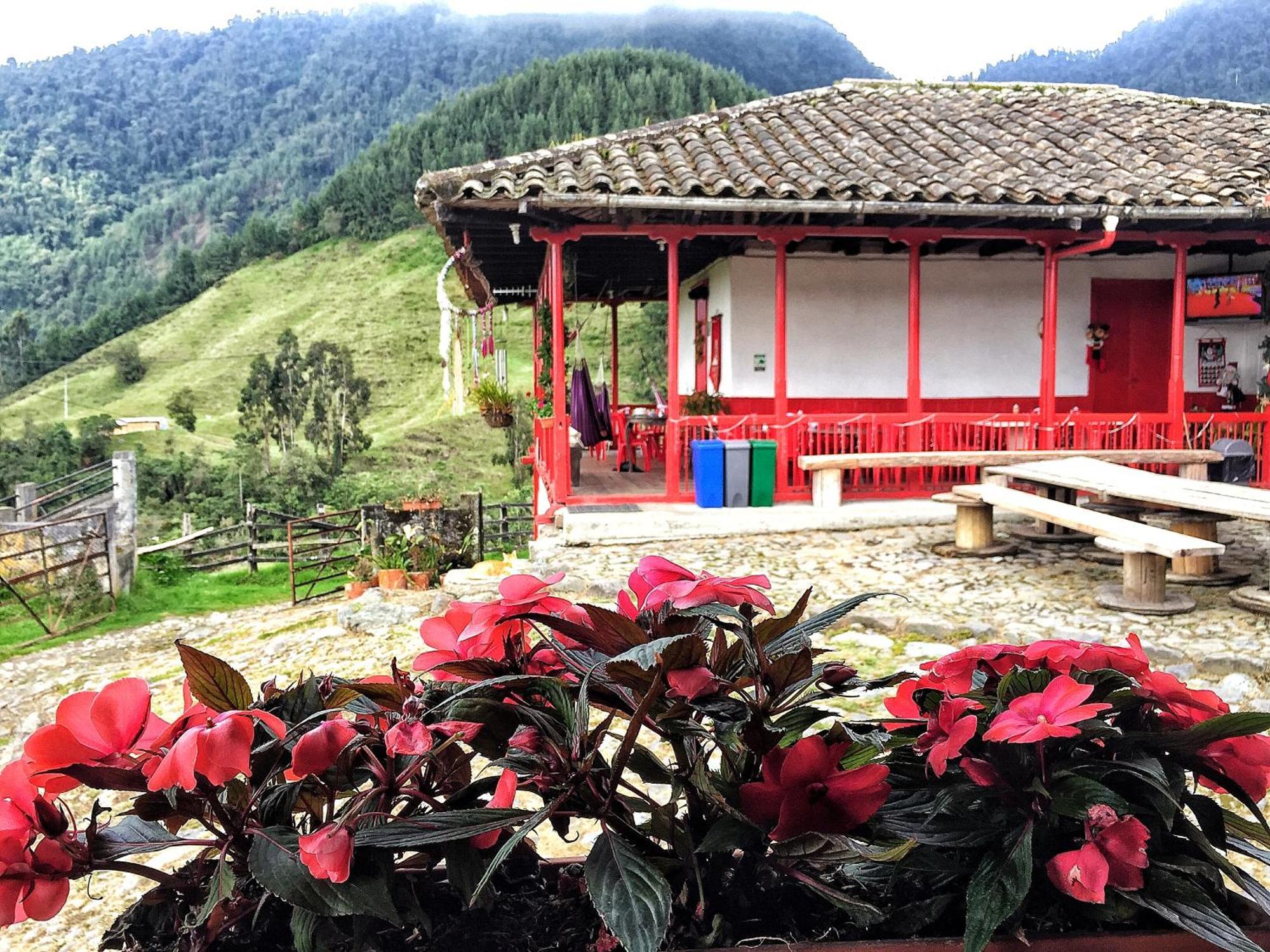 Hostal La Laguna Villamaría Exteriör bild