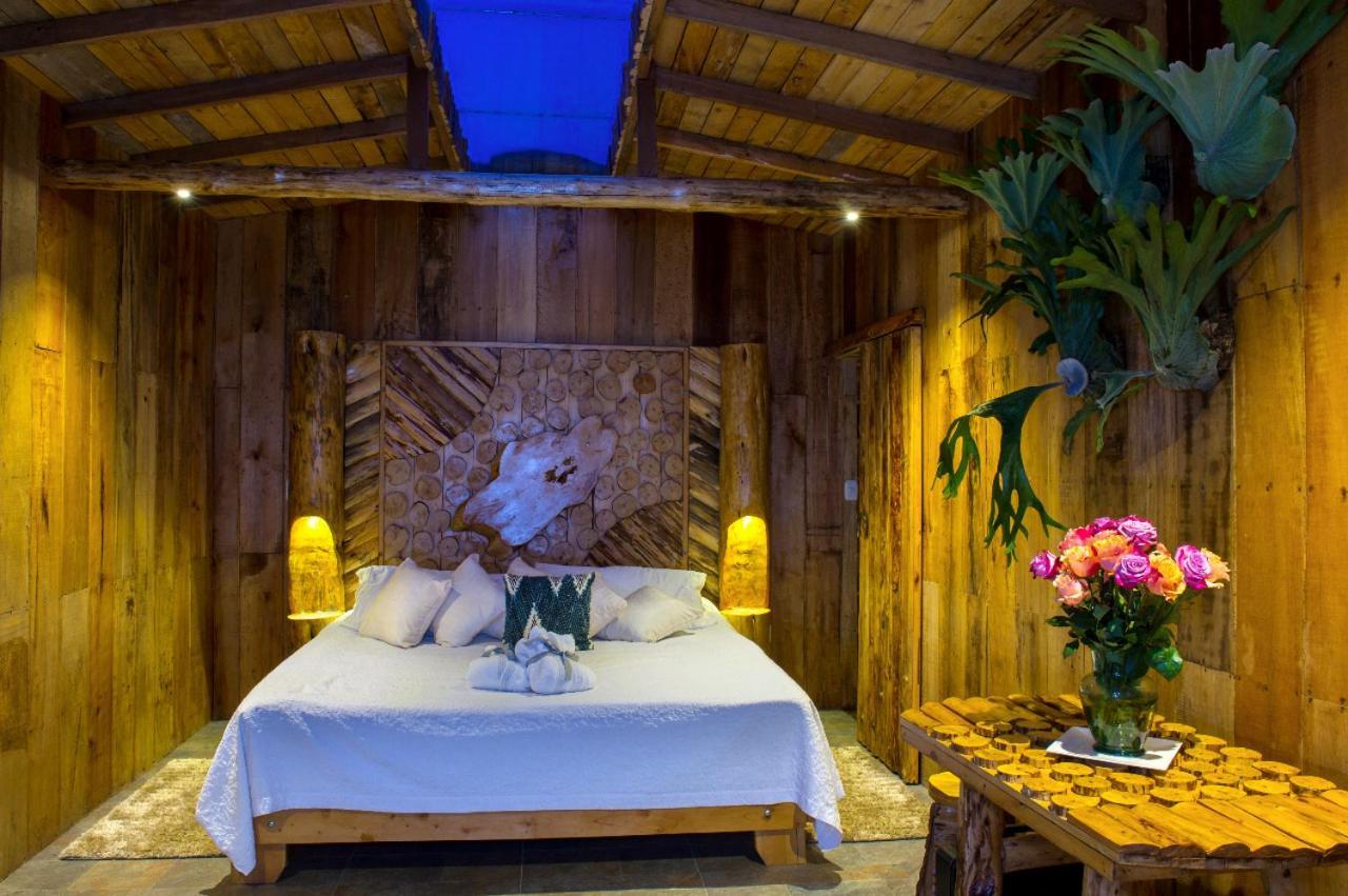 Hostal La Laguna Villamaría Exteriör bild