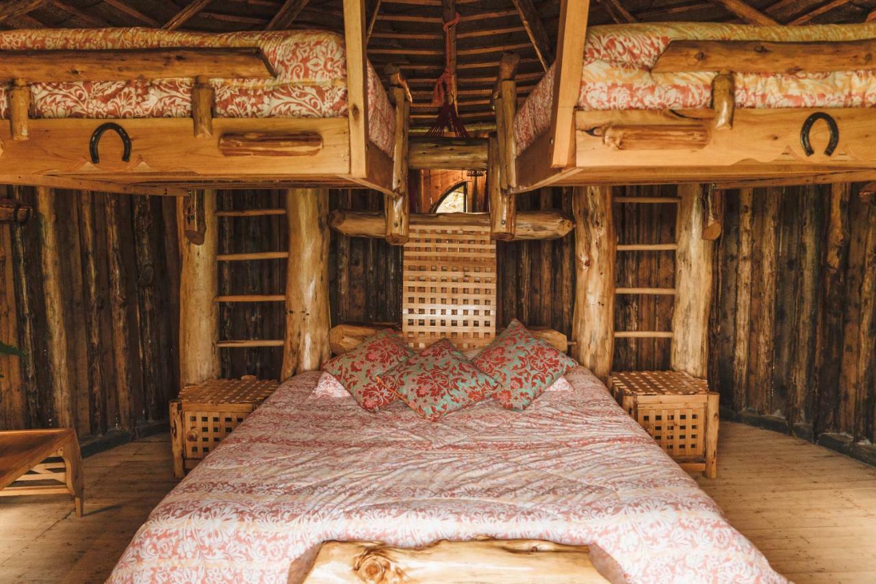 Hostal La Laguna Villamaría Exteriör bild